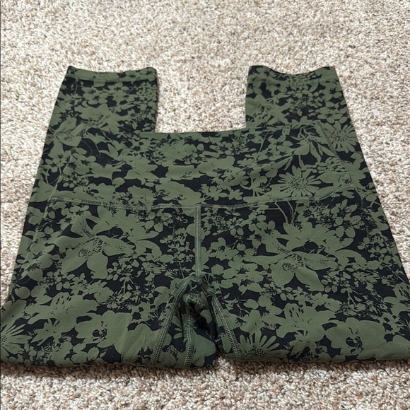 Lululemon Floral Green and Black 7/8 Leggings - Picture 1 of 3